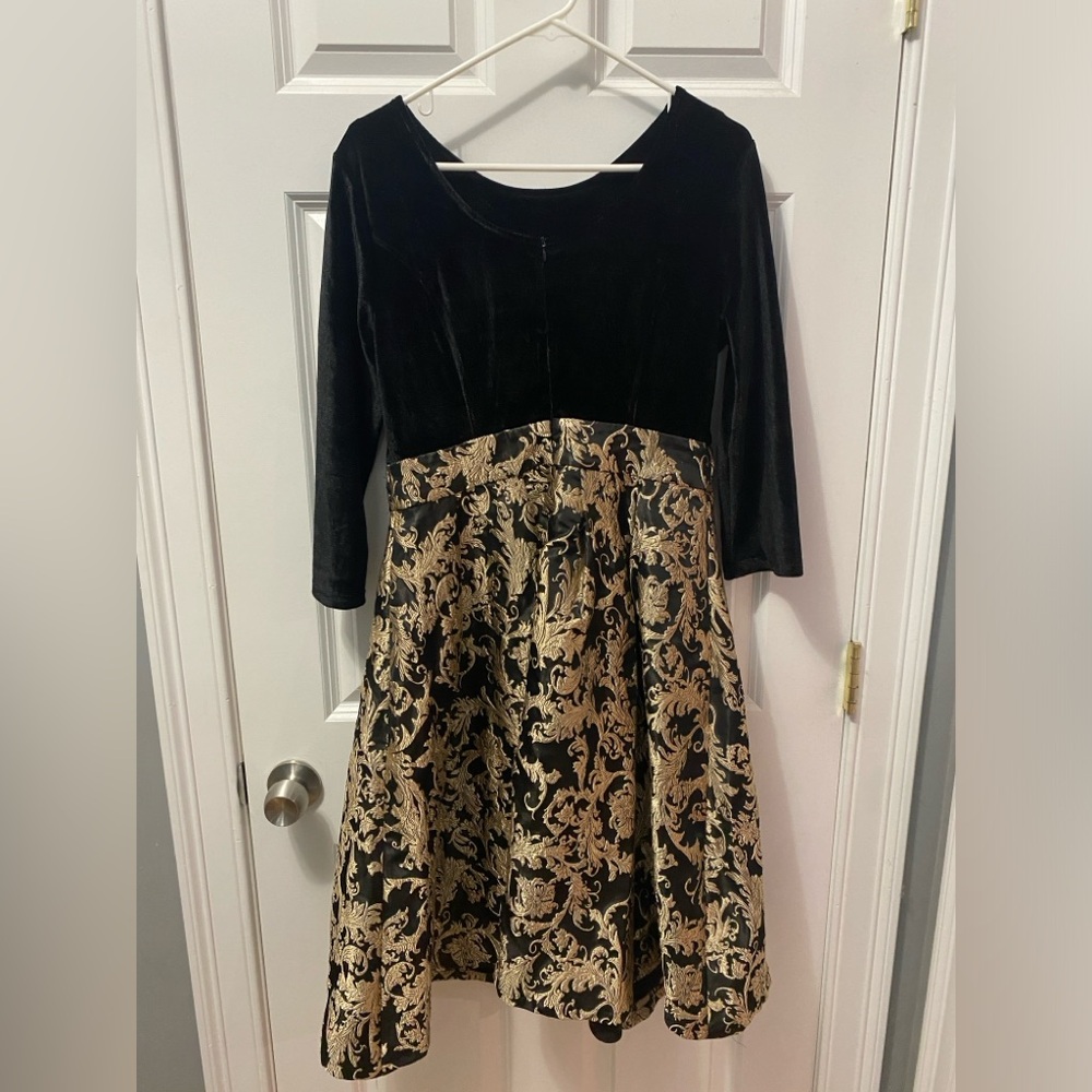 Long sleeve velvet dress with beautiful full skirt